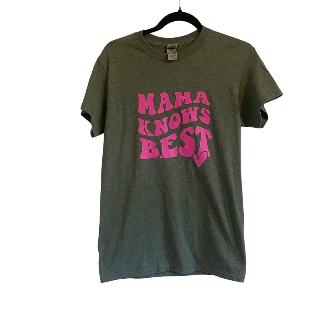 Mama Knows Best Graphic Tee Small Green Pink Slogan Shirt Gildan Women’s S
